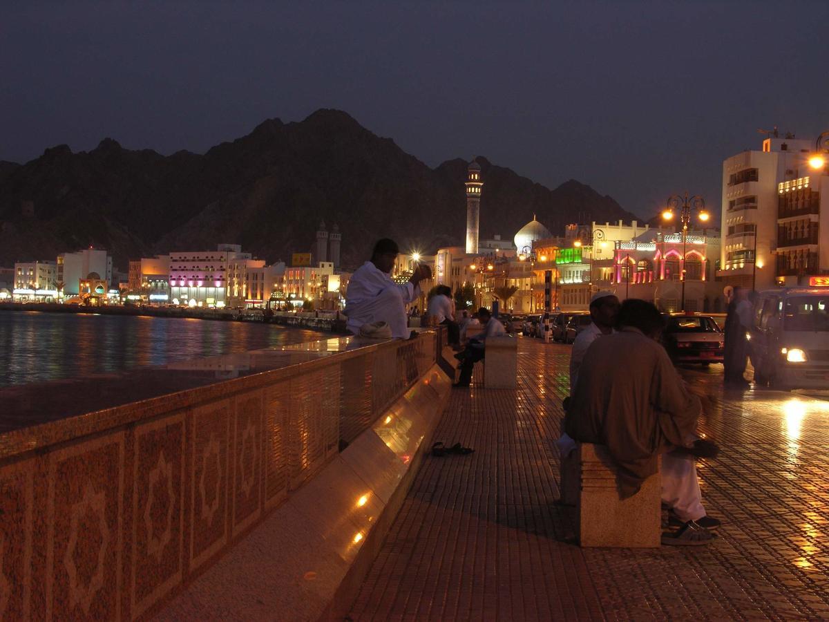 Al Hadow Hotel Muscat Exterior photo